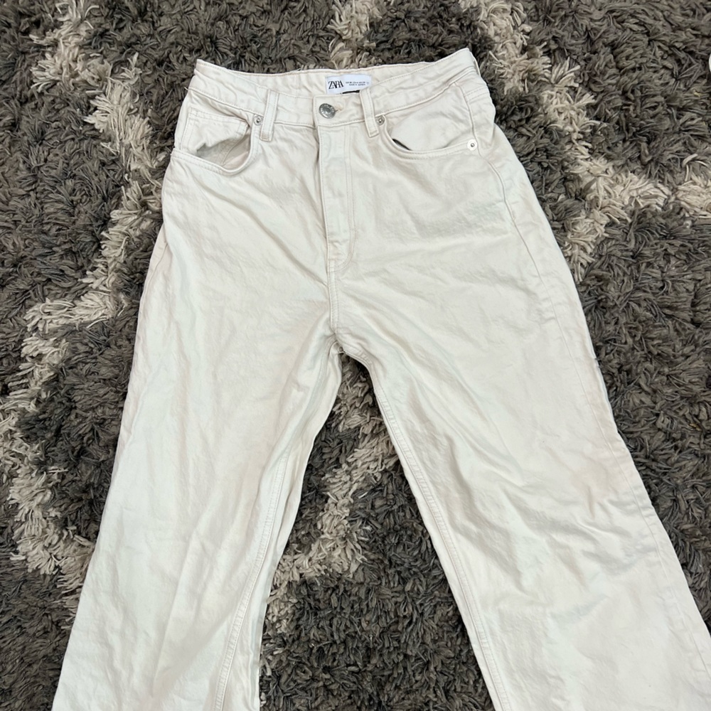 Zara straight leg cream jeans! Sooo cute!